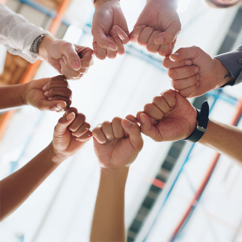 mani ragazzi cerchio