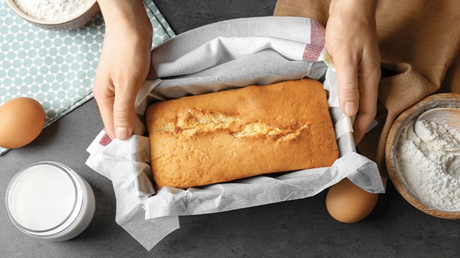 plumcake in teglia rivestita con carta da forno