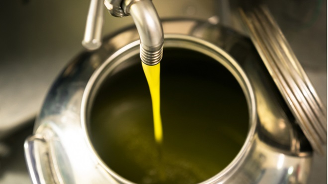 olio che scende da rubinetto