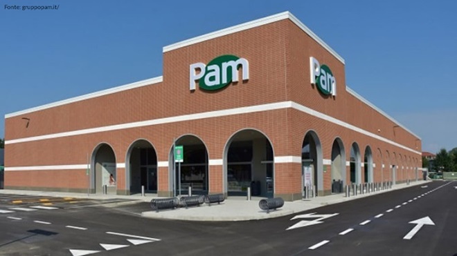 esterno supermercato Pam con insegna