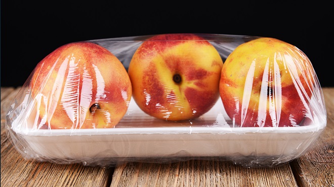 confezione con tre pesche noci