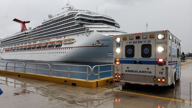 Nave da crociera e ambulanza