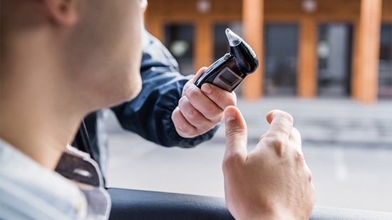 Alcol test: quanto devi aspettare prima di metterti al volante?