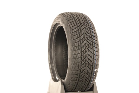 GOODYEAR UltraGrip Performance 3 L