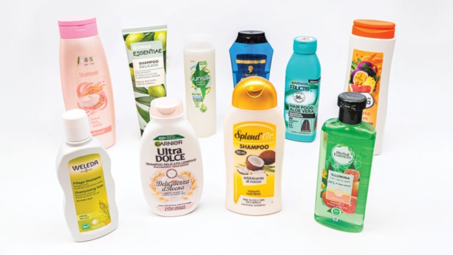 flaconi di shampoo