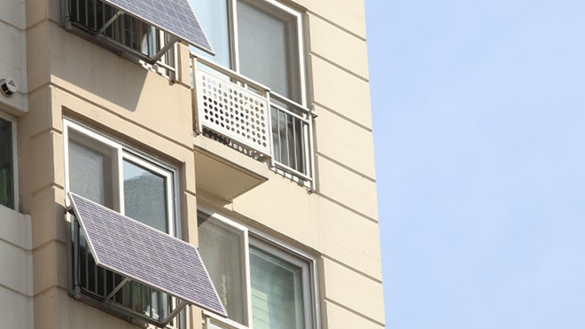 pannelli fotovoltaici applicati alla finestra