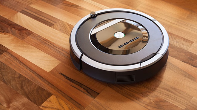 robot aspirapolvere su parquet