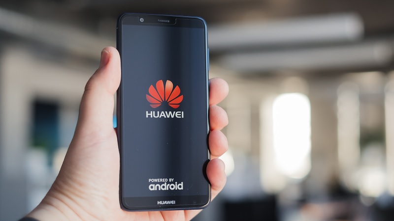 huawei e android 10 niente aggiornamento ma non c entra la guerra dei dazi altroconsumo