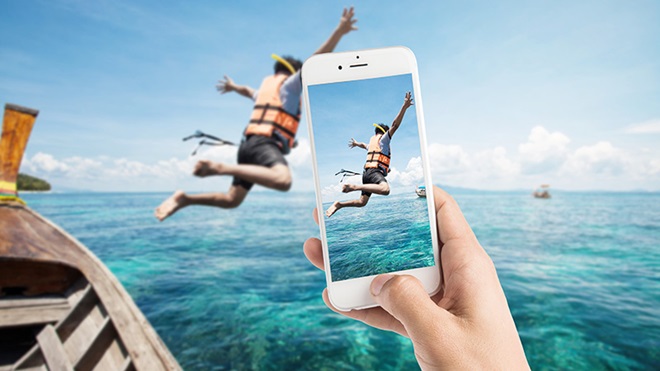 smartphone che scatta una foto