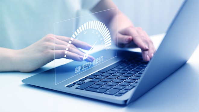 Speed Test internet su un computer portatile