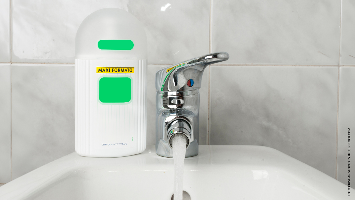 flacone detergente intimo su bidet