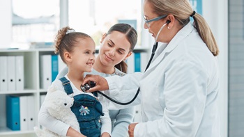 dottoressa visita bambina