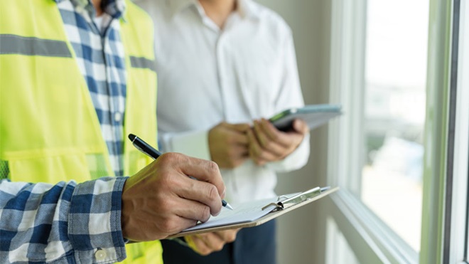 persone prendono appunti