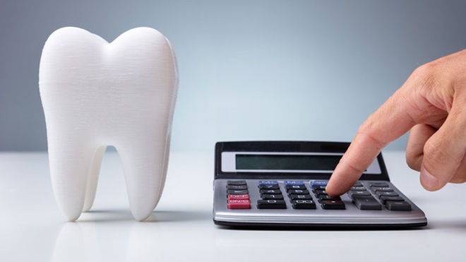 dente mano calcolatrice