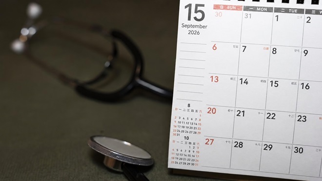 Calendario e stetoscopio