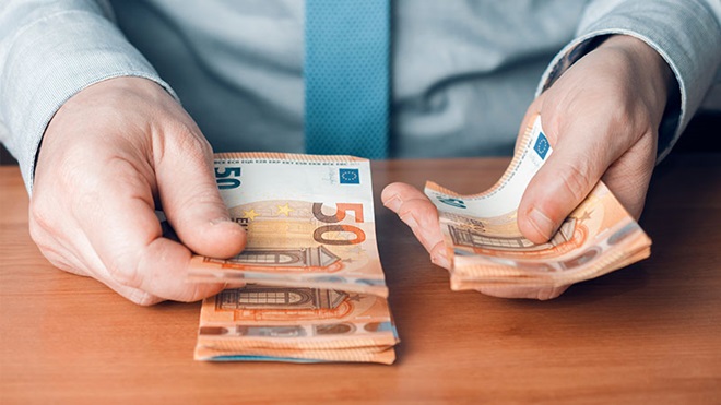 mani che contano soldi