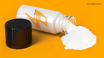 vaso di vetro rovesciato dal quale esce materiale bianco