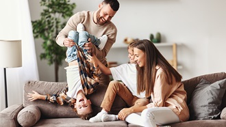 Famiglia felice con bambini