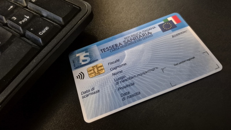Tessera Sanitaria vicino a una tastiera