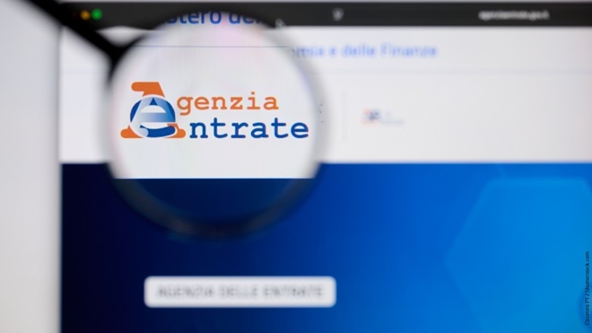 Sito Agenzia delle Entrate con lente