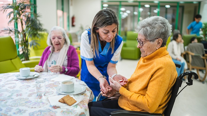 donne anziane in rsa