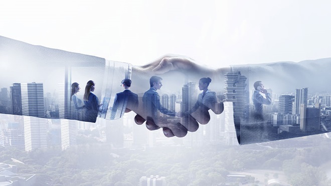 mani che si stringono