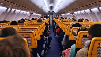 Interno cabina di un volo Ryanair