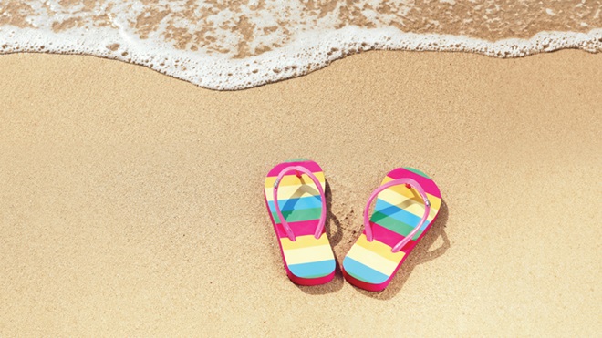 infradito, spiaggia e mare