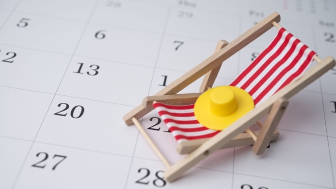Calendario e straio giocattolo in miniatura