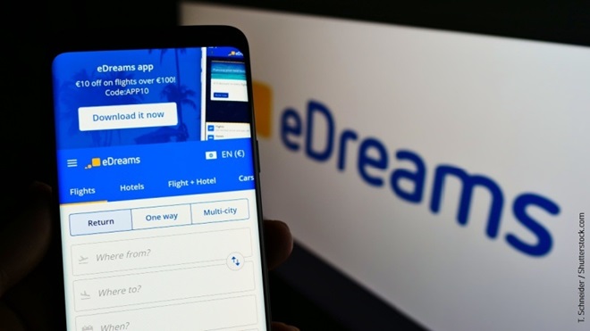 Sito di eDreams su smartphone con logo