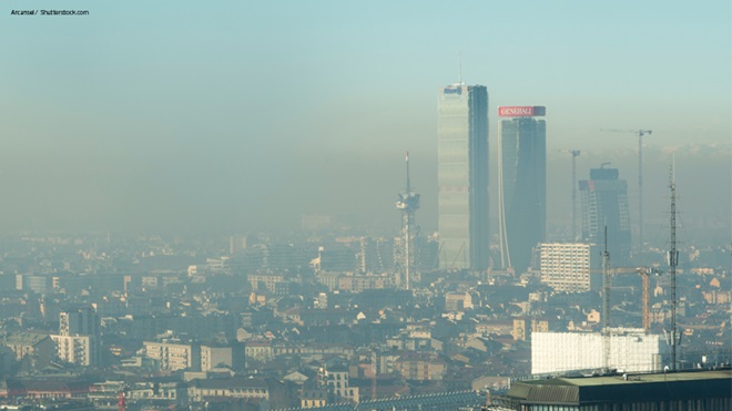 Vista su Milano con smog
