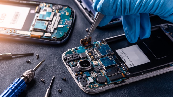 interno smartphone in riparazione