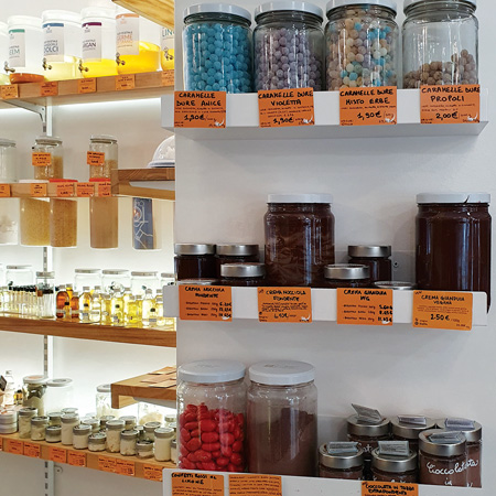 barattoli con caramelle