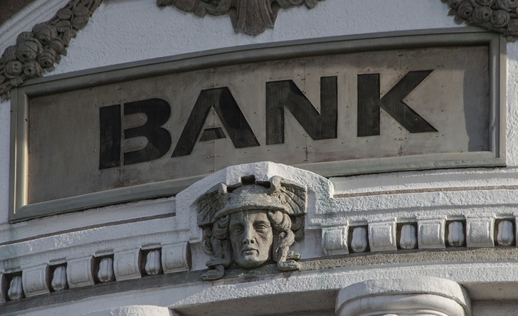 Le nuove tasse sulle banche potrebbero ricadere sui clienti.