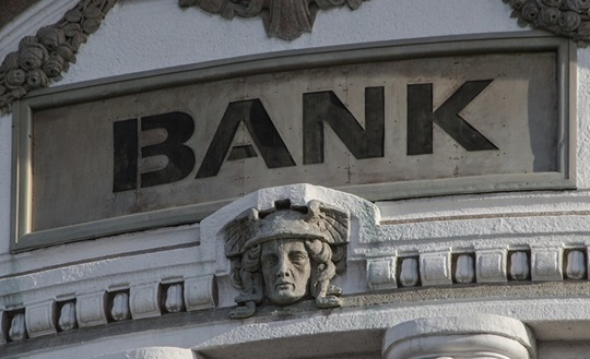 Le nuove tasse sulle banche potrebbero ricadere sui clienti.