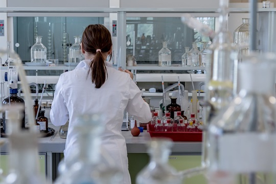 Big Pharma a caccia di innovazione: il biotech accelera nel 2026.