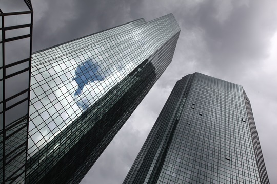 Banche e assicurazioni europee corrono, mentre avanzano le fusioni: i risultati del 2026.