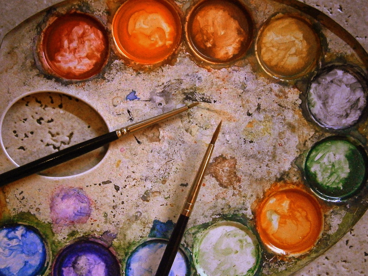 Un fondo bilnciato è come una tavolozza in cui diversi colori contribuiscono, mischiandosi, a ottenere nuove tonalità. Nel caso dei fondi a mescolarsi in dosi differenti sono azioni e obbligazioni di mercati diversi. 