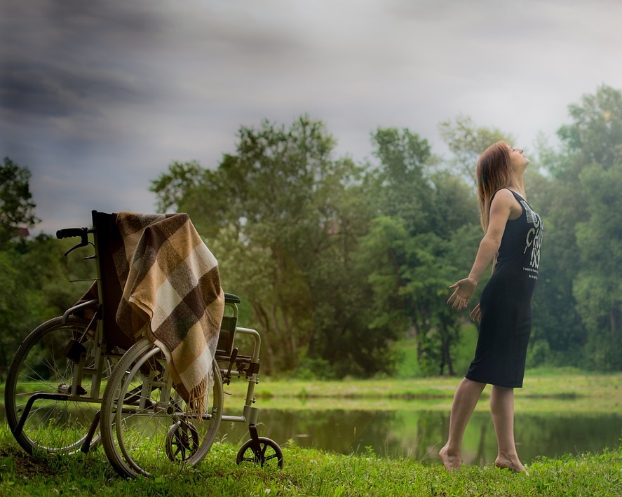 Le polizze long term care sono prodotti assicurativi che offrono una rendita o rimborsano le spese di assistenza quando l’assicurato non è più autosufficiente e, indirettamente, mettono al sicuro il nostro “capitale umano” .