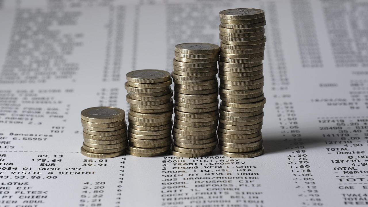 Se nel 1980 il debito pubblico Usa era pari a meno di un terzo della ricchezza prodotta e, nel 2001, era poco sopra la metà, oggi viaggiamo intorno al 120%.