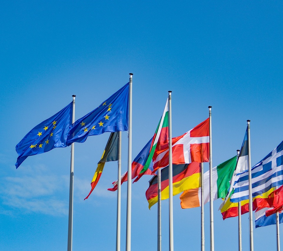 Altroconsumo, da sempre sostenitore dell’integrazione europea e membro di Euroconsumers (organizzazione che riunisce i consumatori di Italia, Spagna, Portogallo e Belgio) chiede con forza un impegno concreto per la creazione di un autentico mercato unico europeo.