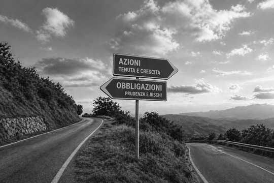 Borse vicine ai massimi nonostante geopolitica e inflazione: cosa indicano azioni e bond e perché diversificare resta decisivo.