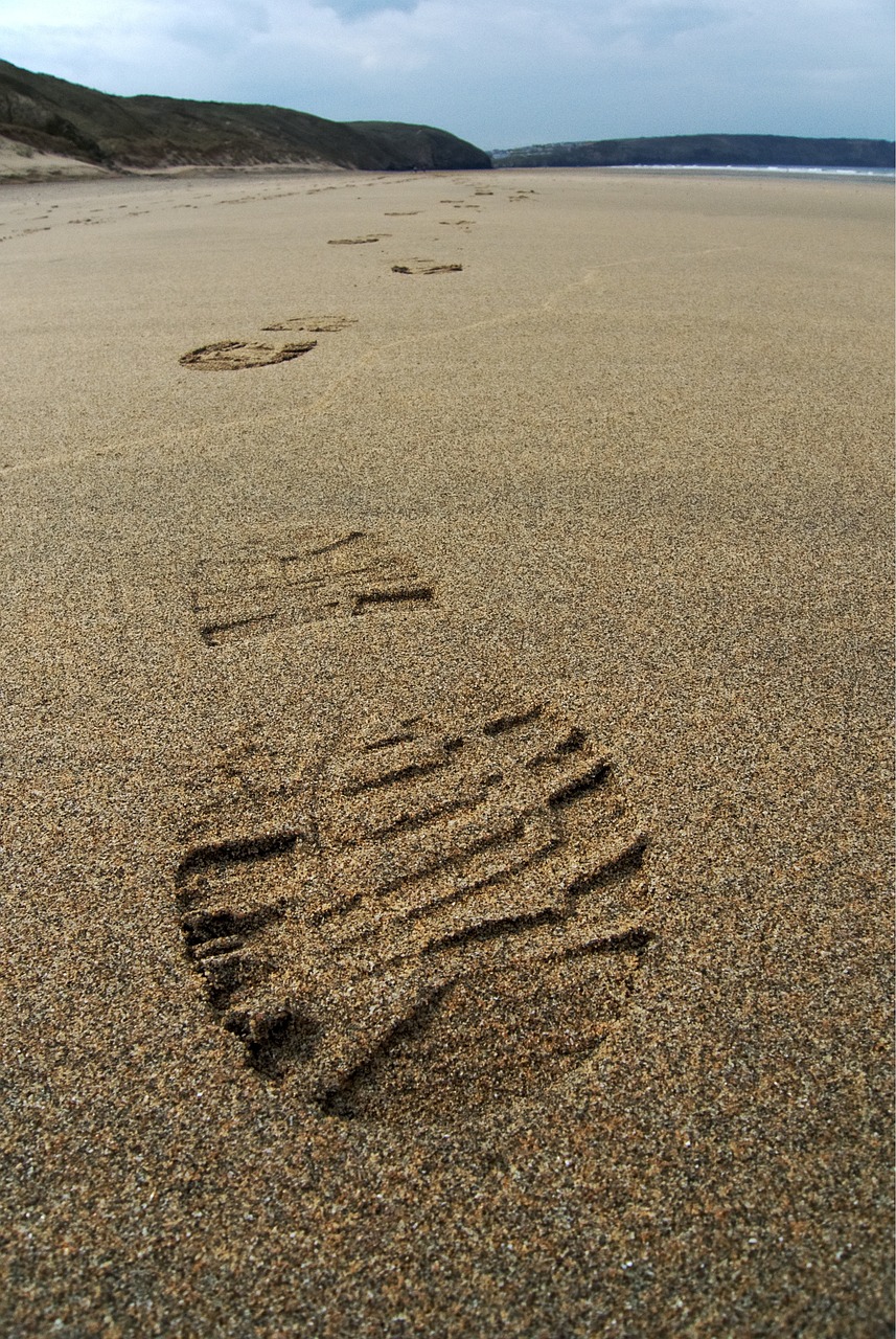 Impronta della scarpa sulla sabbia