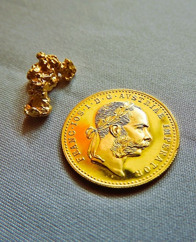L'oro continua a posizionarsi sui massimi.