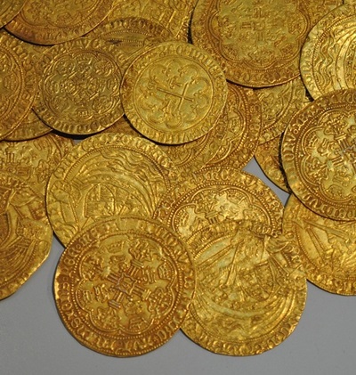 Il taglio dei tassi Usa che sembra farsi sempre più deciso e l'oro ne approfitta.