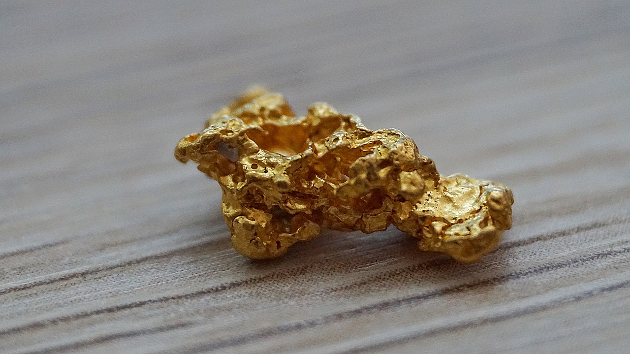Il crollo dei mercati di inizio agosto va di pari passo con quotazioni dell'oro vicine ai massimi, ma senza impennate particolari.